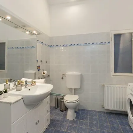 Six Seasons - Andrássy *