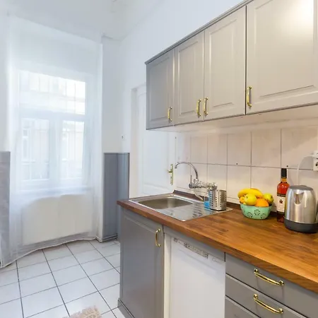 Six Seasons - Andrássy